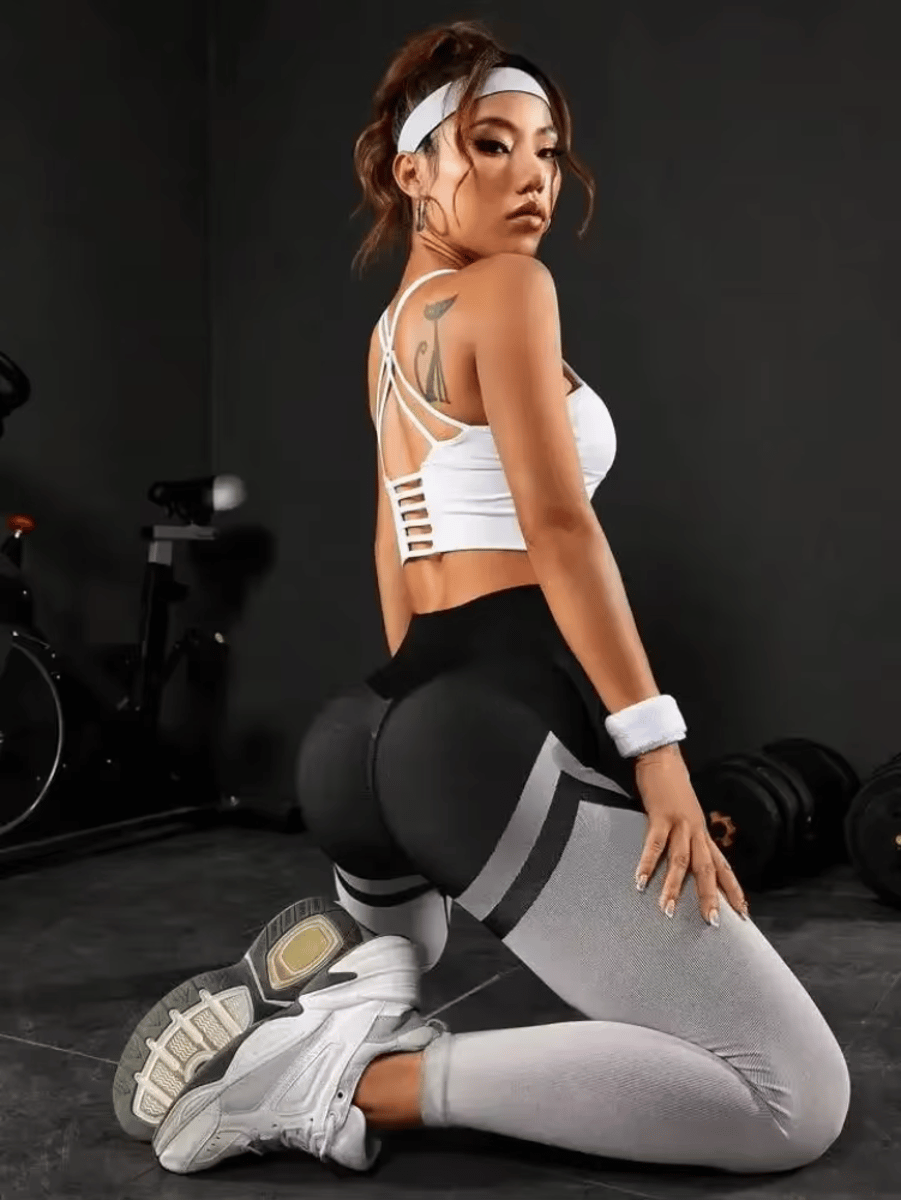 High-Waist Striped Seamless Leggings for Yoga and Fitness
