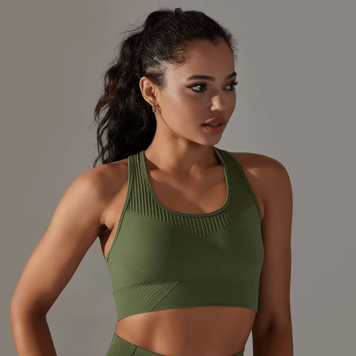 Comfortable Cross-Back Sports Bra for Active Fitness and Yoga