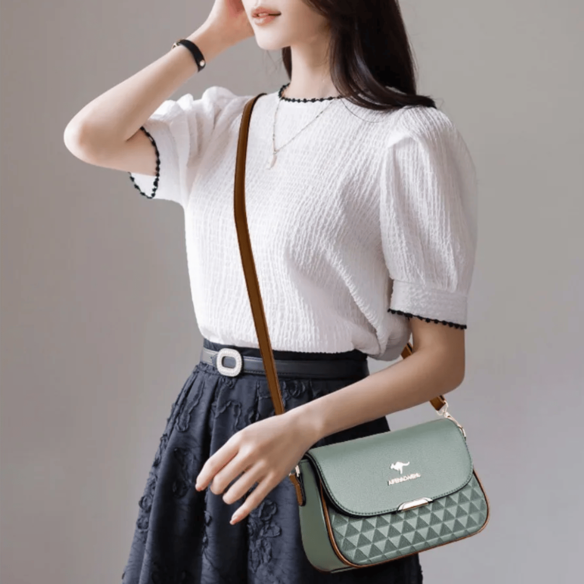 Elegant Women’s Crossbody Shoulder Bag with Versatile Design