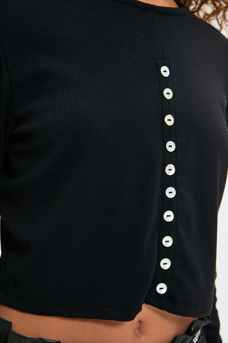 Women's Button Detail Crop Top - Cropped Tops 22