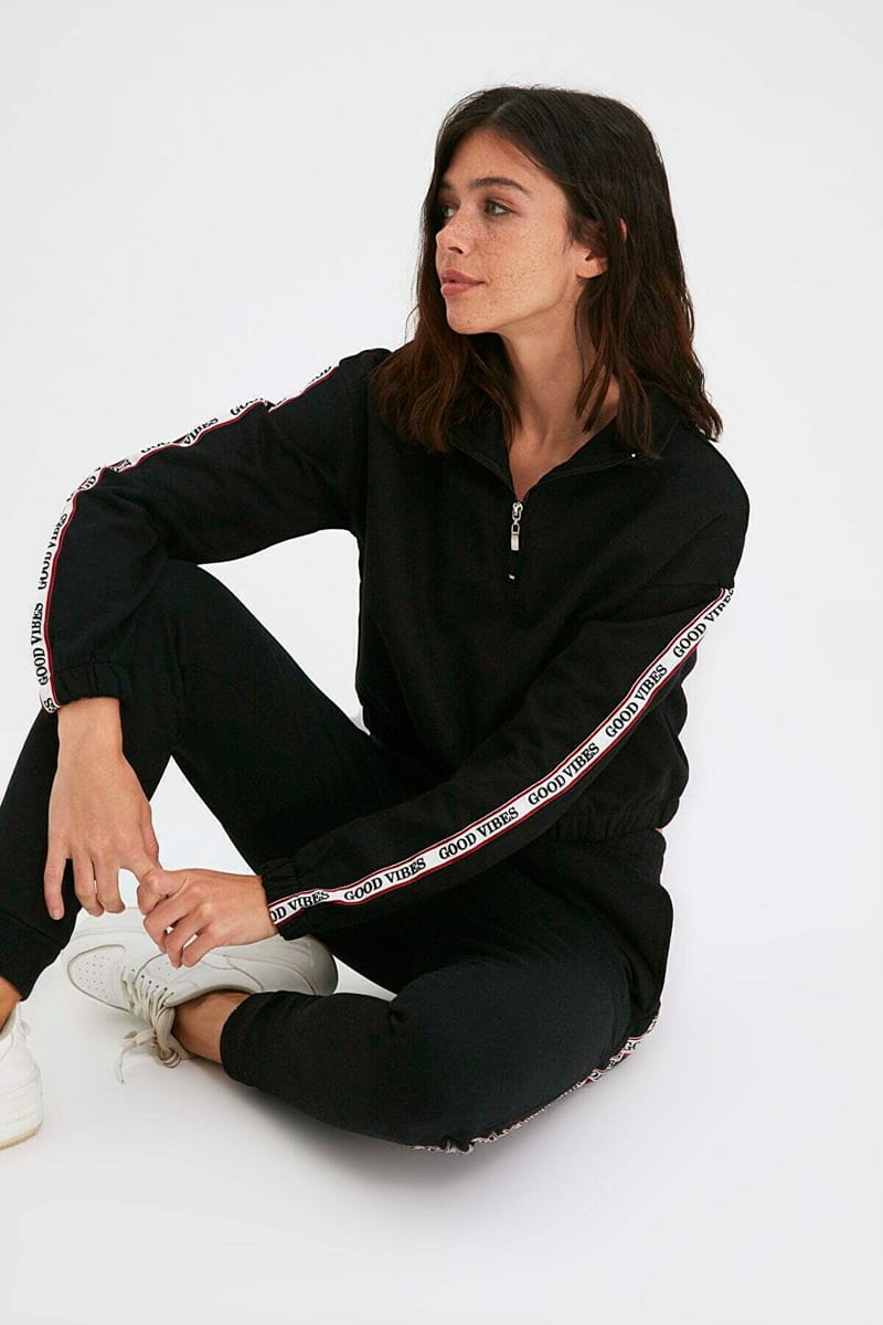 Zip Detail Crop Sweatshirt - Sweatshirts 22