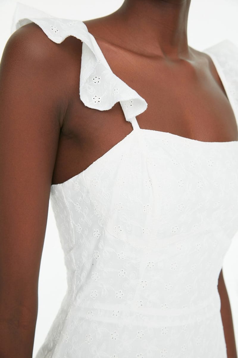 Broderie Detail Dress - Party Dresses 18