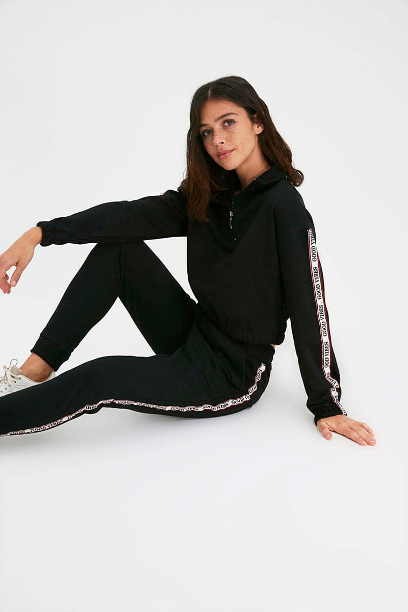 Zip Detail Crop Sweatshirt - Sweatshirts 23