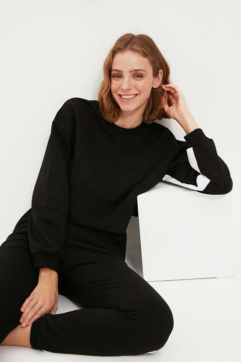 Crew Neck Knitted Cropped Women's Sweatshirt - Sweatshirts 50