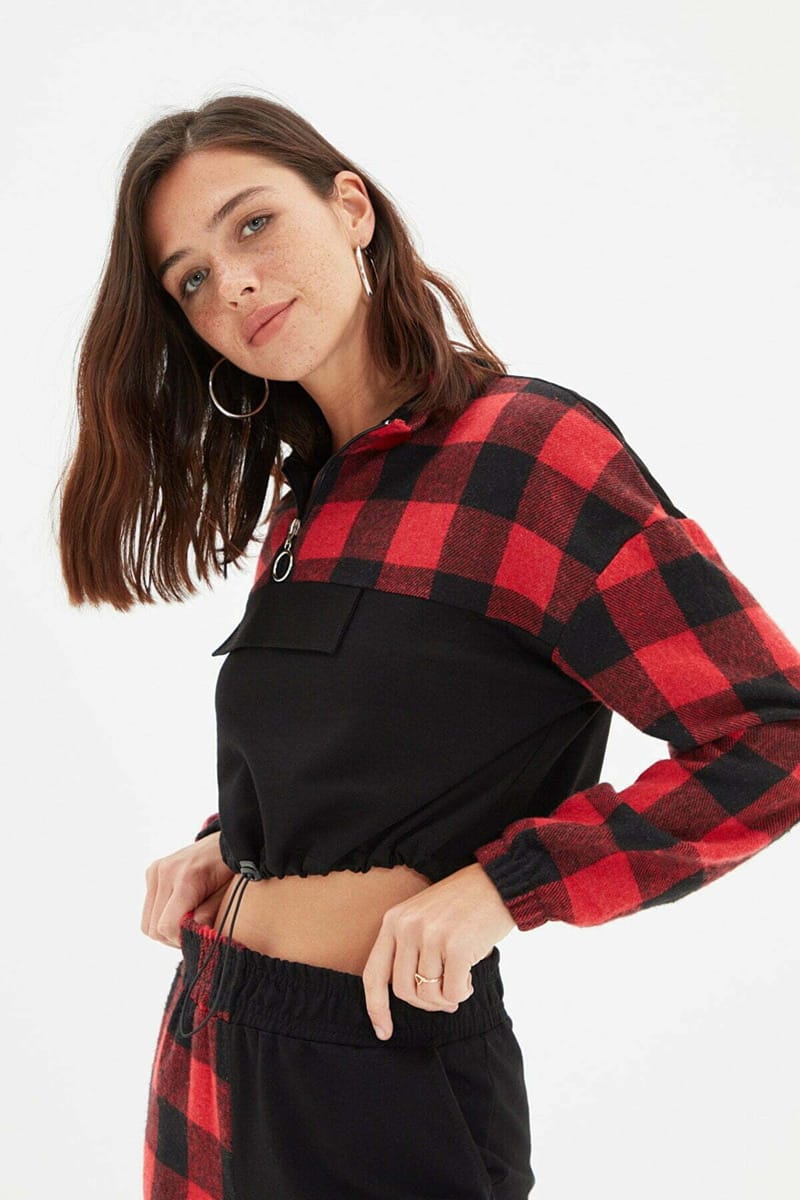 Two Tone Red and Black Crew Neck Cropped Women's Sweatshirt Two Tone Red And Black Crew Neck Cropped Women's Sweatshirt - Sweatshirts 21