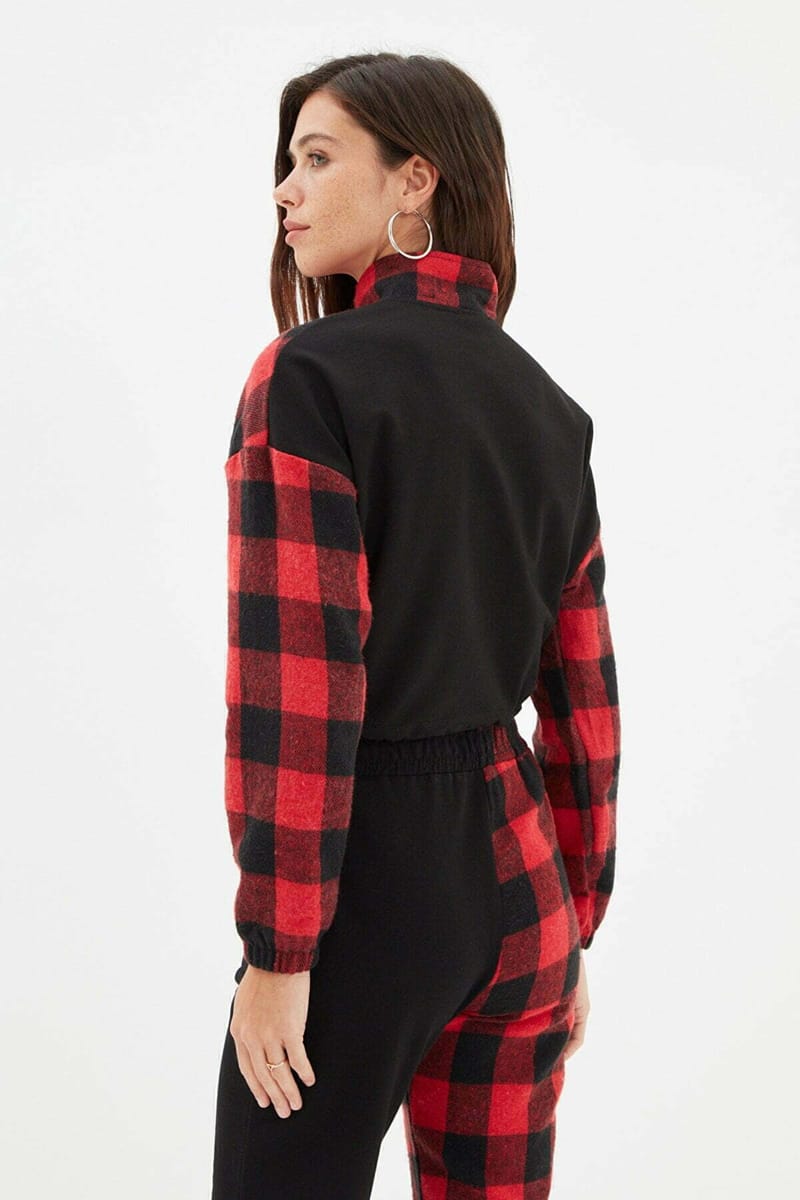 Two Tone Red and Black Crew Neck Cropped Women's Sweatshirt Two Tone Red And Black Crew Neck Cropped Women's Sweatshirt - Sweatshirts 24