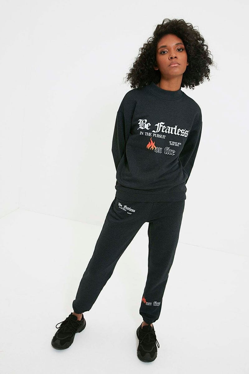 Black Graphic Knitted Women's Sweatshirt - Sweatshirts 33