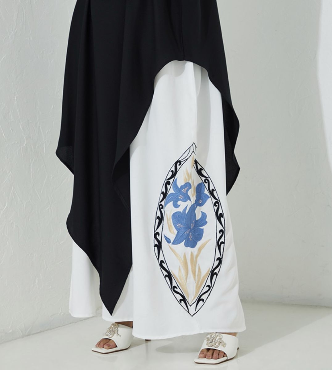 Rosette Abaya - Women's Abayas 1