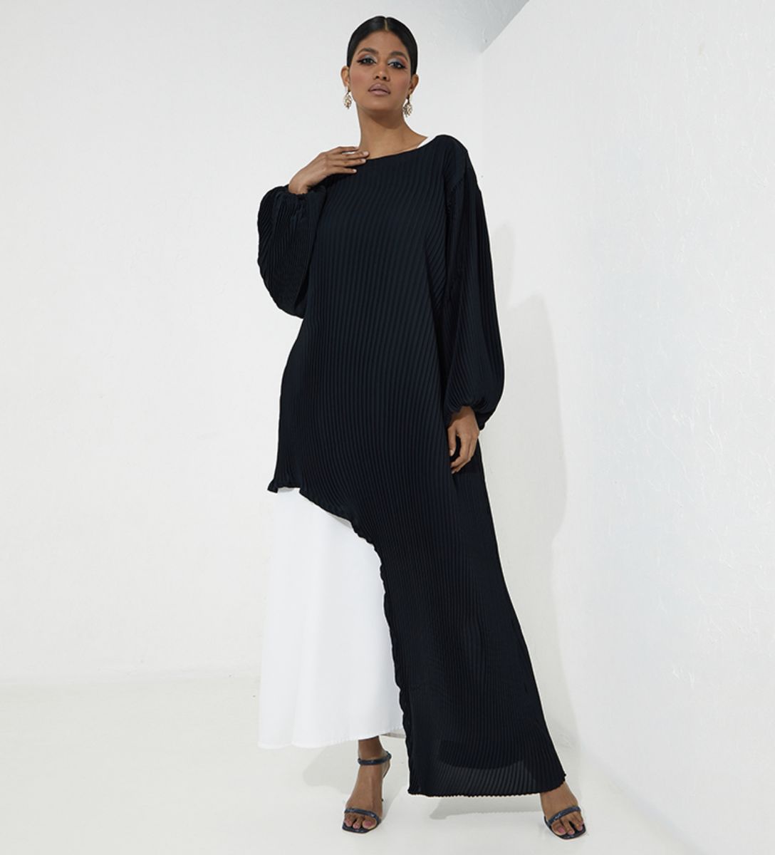 Women's Black-Bleated Abaya - Abayas 2