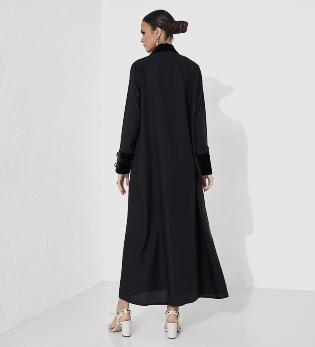 Velvet Jacket Abaya Rosette Abaya - Women's Abayas 1