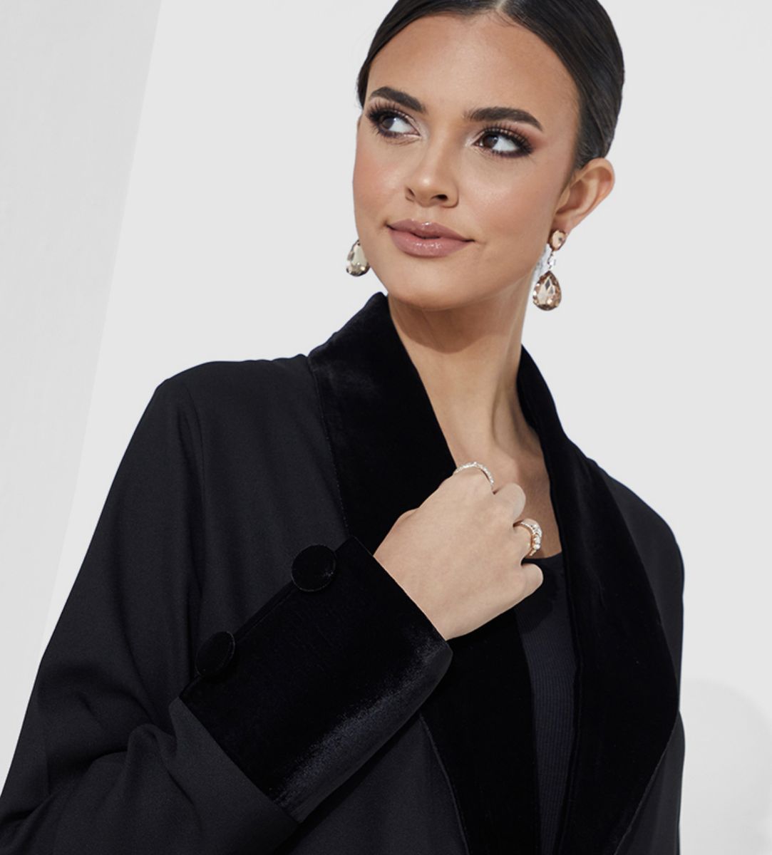 Velvet Jacket Abaya Rosette Abaya - Women's Abayas 2
