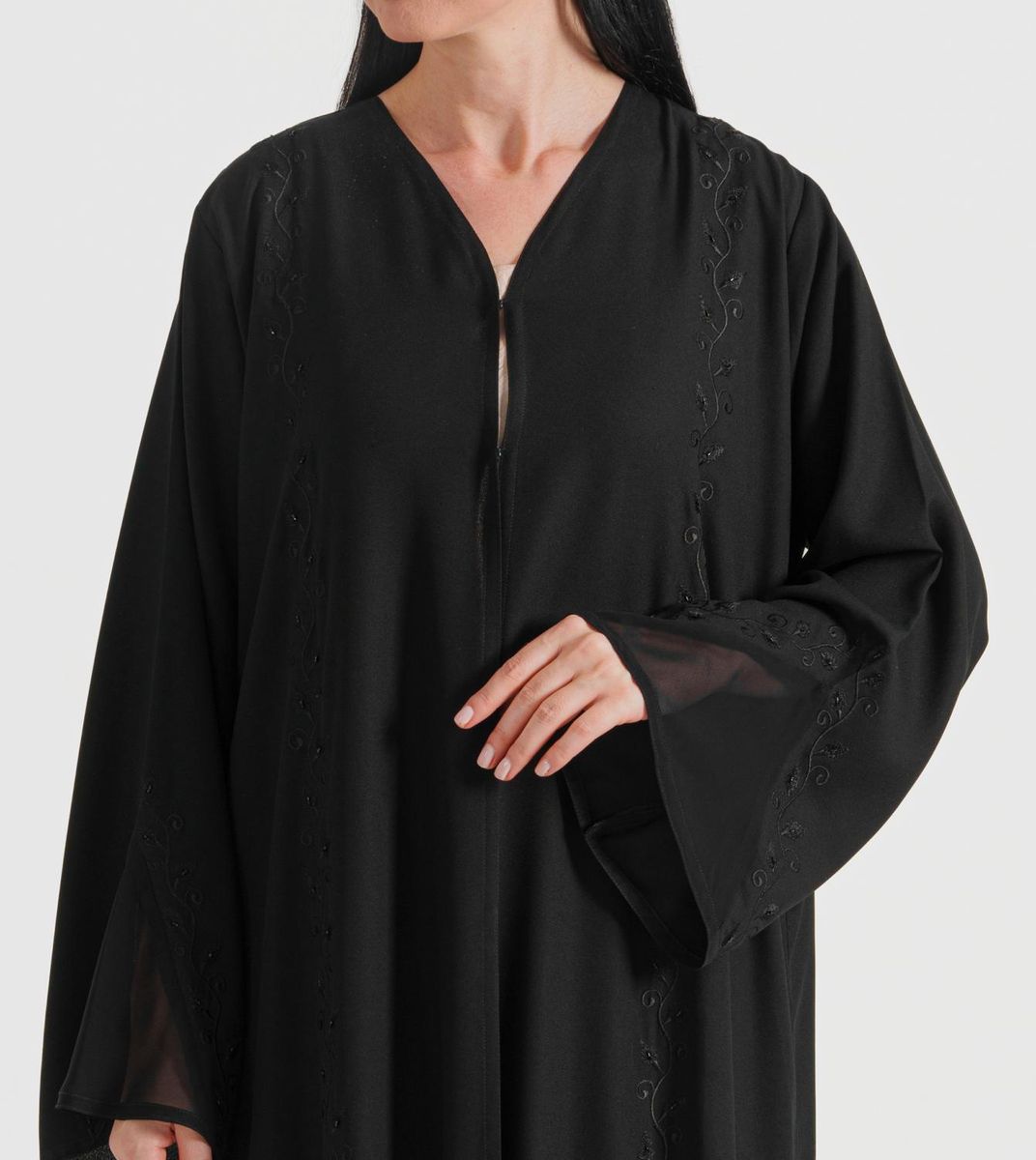 Black C-Round Abaya Rosette Abaya - Women's Abayas 1