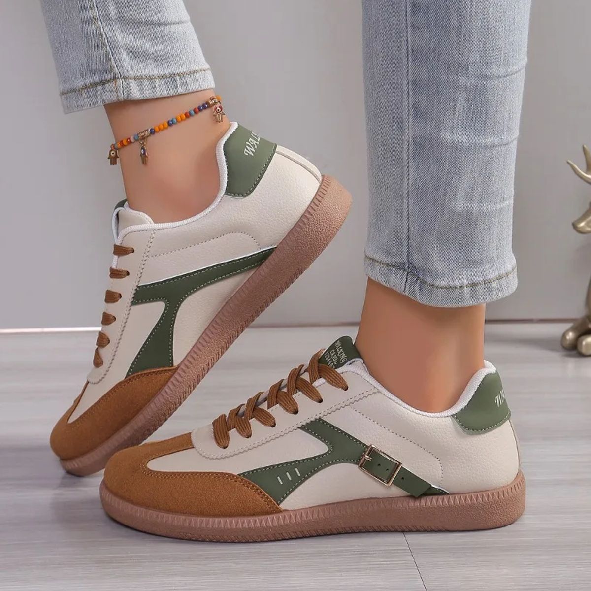 Generic - Women's Low Top Sneakers
