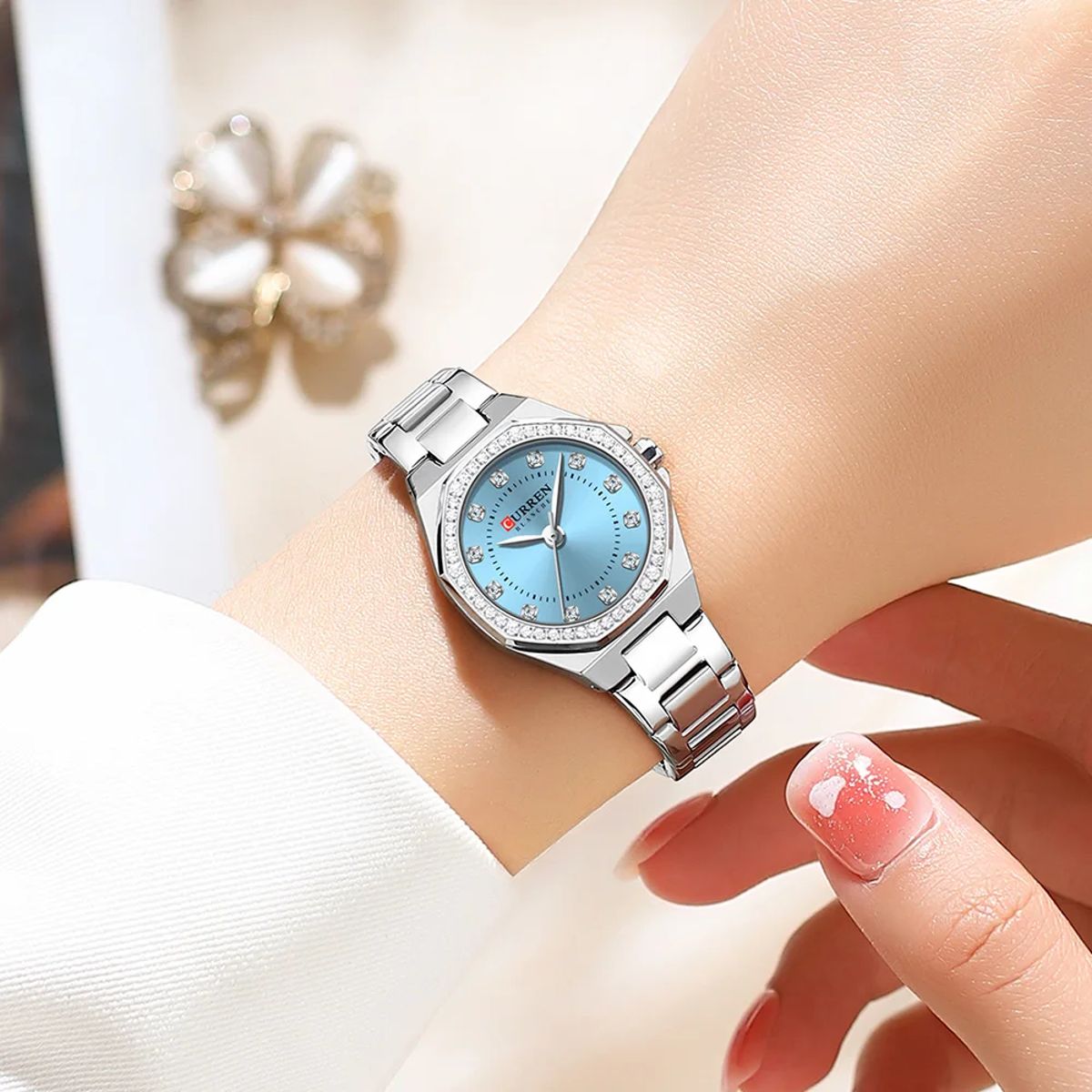 Elegant Women's Waterproof Quartz Watch with Stainless Steel Band