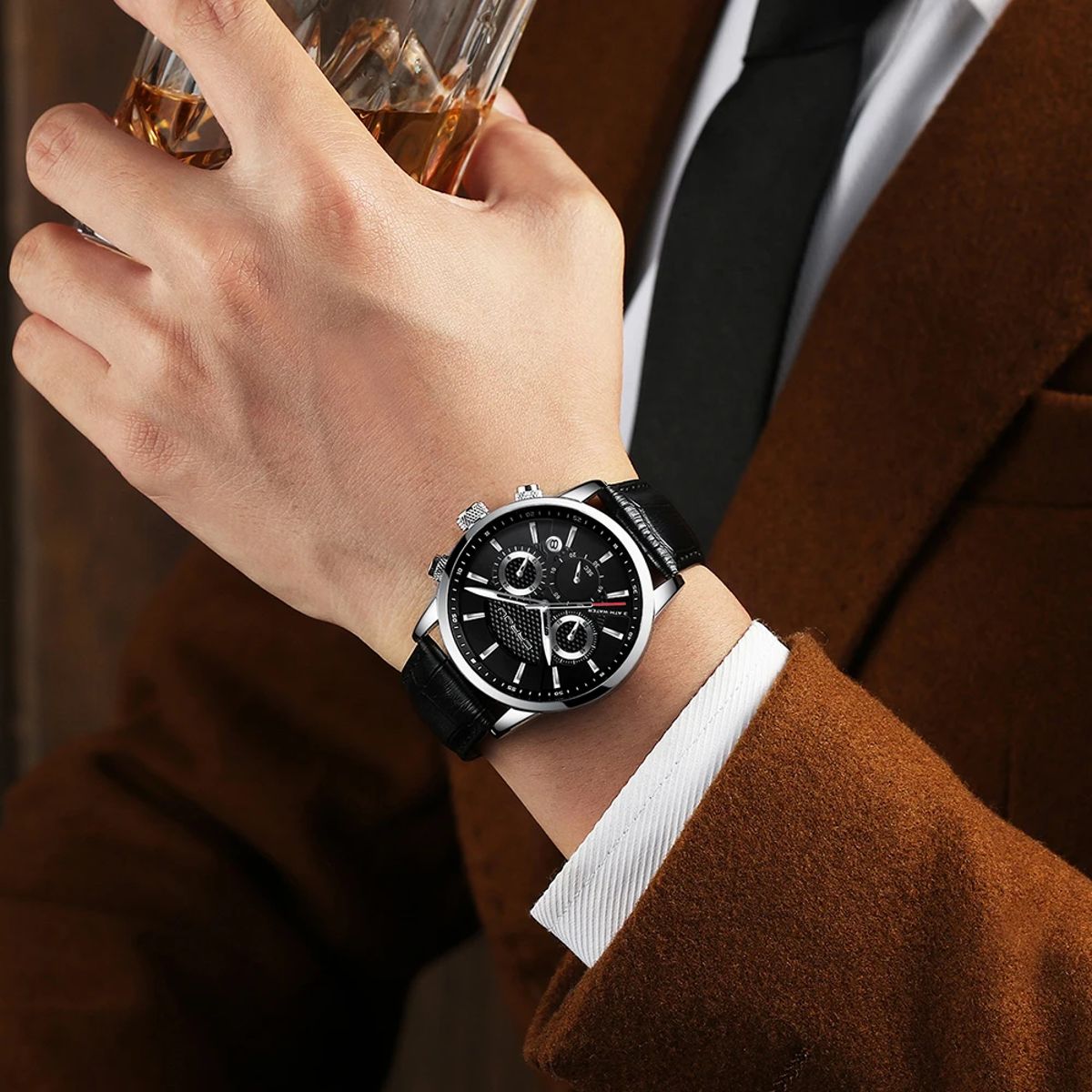 Elegant Business Quartz Watch for Men with Leather Strap