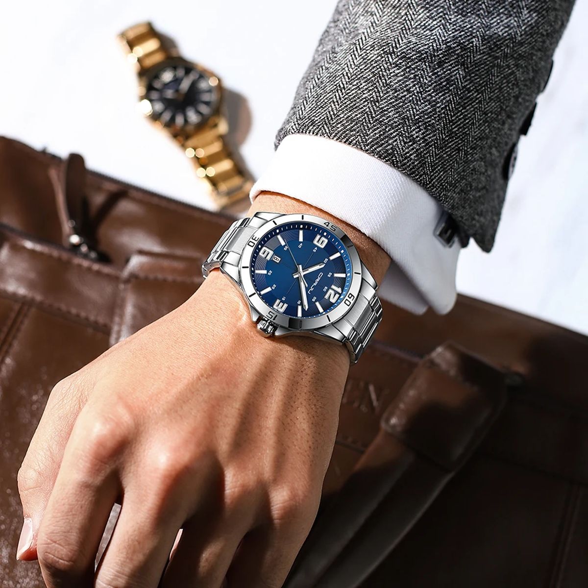 Timeless Men's Quartz Watch with Date and Steel Elegance