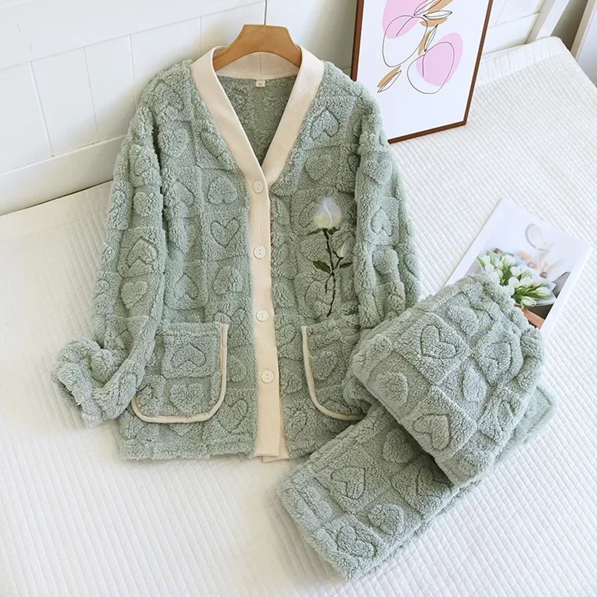 Winter Pajama Set with Long Sleeves and Full-Length Pants Winter Pajama Set with Long Sleeves and Full-Length Pants