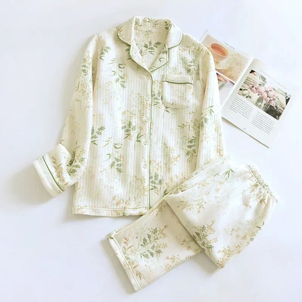 Classic Long-Sleeved Cotton Pajamas for Year-Round Comfort Classic Long-Sleeved Cotton Pajamas for Year-Round Comfort