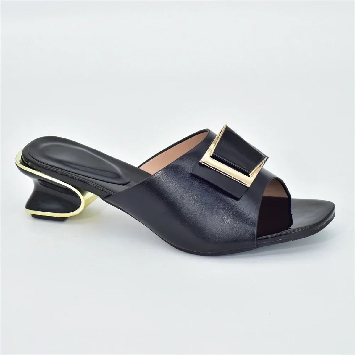 Fashionable Square Toe Sandals with Comfortable Mid Heel Fashionable Square Toe Sandals with Comfortable Mid Heel