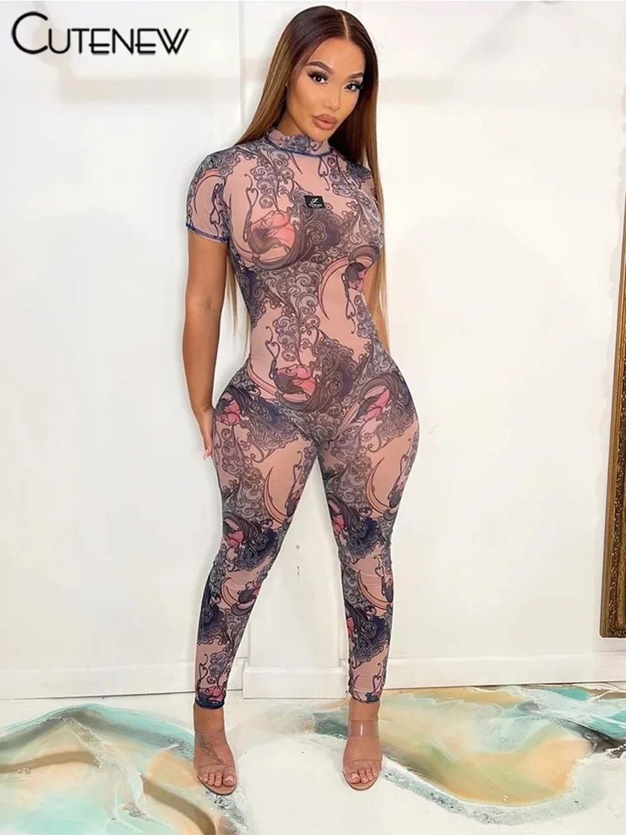 Trendy Women's Printed Jumpsuit for Casual Streetwear Style Trendy Women's Printed Jumpsuit for Casual Streetwear Style