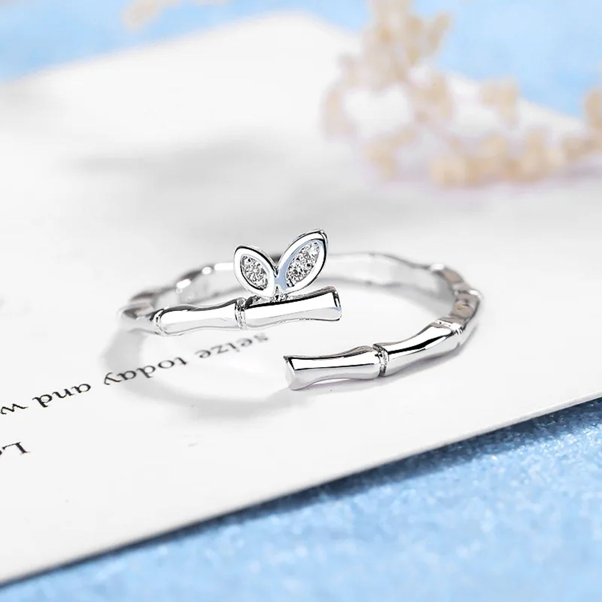 Sleek 925 Sterling Silver Leaf Ring – A Minimalist Design with a Touch of Sweet Charm