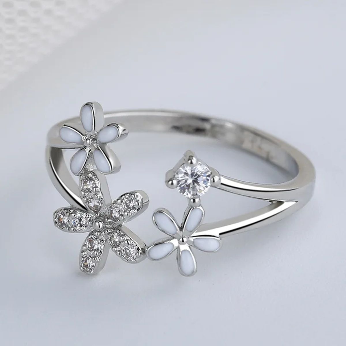 Elegant 925 Sterling Silver Micro-Insert Small Leaves Opening Ring Elegant 925 Sterling Silver Micro-Insert Small Leaves Opening Ring