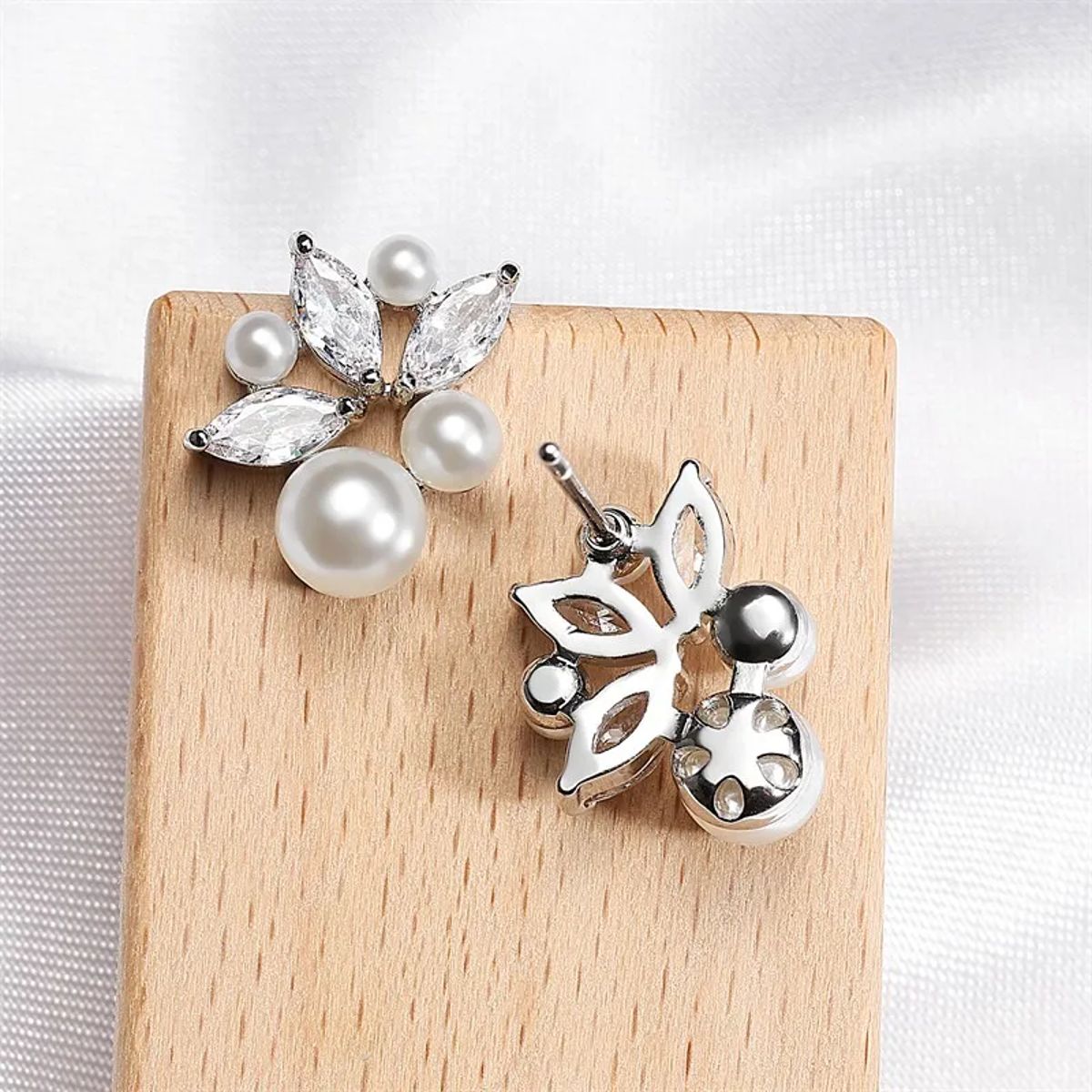 Elegant Imitation Pearl Earrings with Shiny Zircon and Leaf Design
