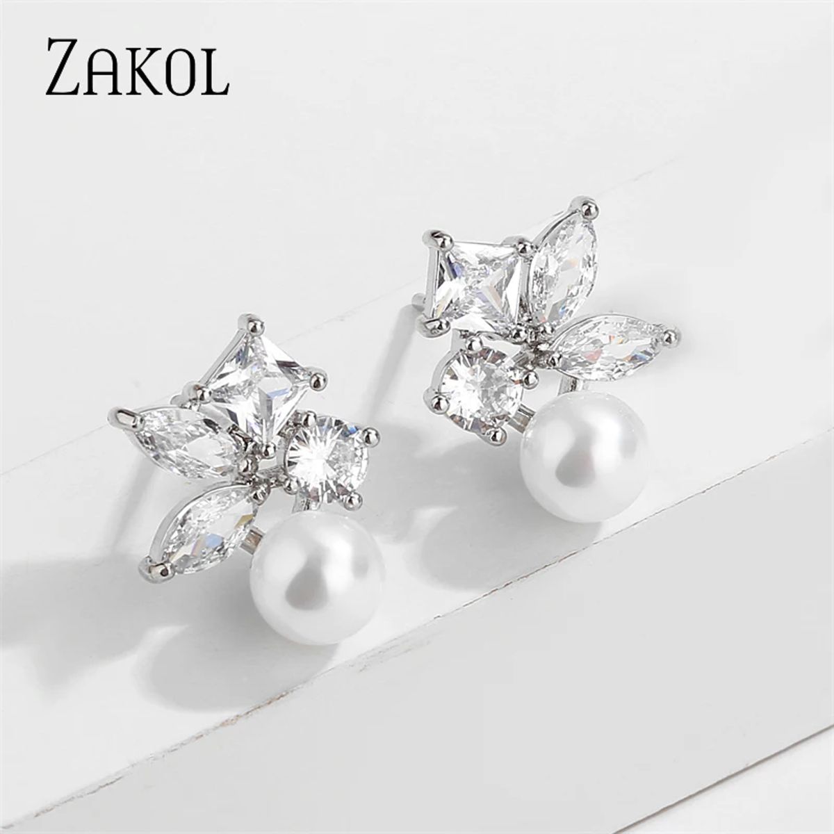 Charming Leaf-Shaped Pearl Stud Earrings with Zircon Accent Charming Leaf-Shaped Pearl Stud Earrings with Zircon Accent