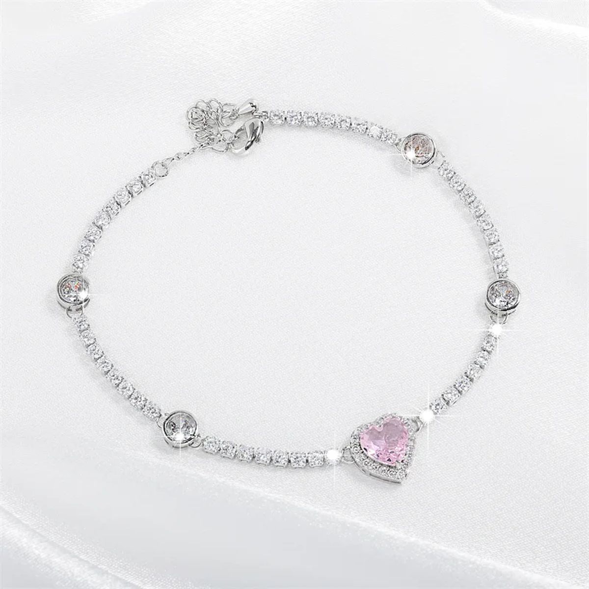 Elegant Round Zircon Arrangement Heart Pendant Bracelet for Brides Elegant Round Zircon Arrangement Heart Pendant Bracelet for Brides