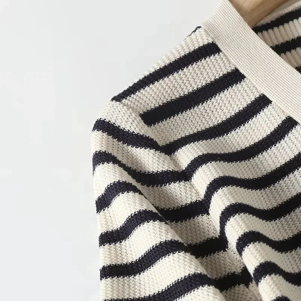 Elegant Striped V-Neck Knitted Midi Dress with Buttons Elegant Striped V-Neck Knitted Midi Dress with Buttons
