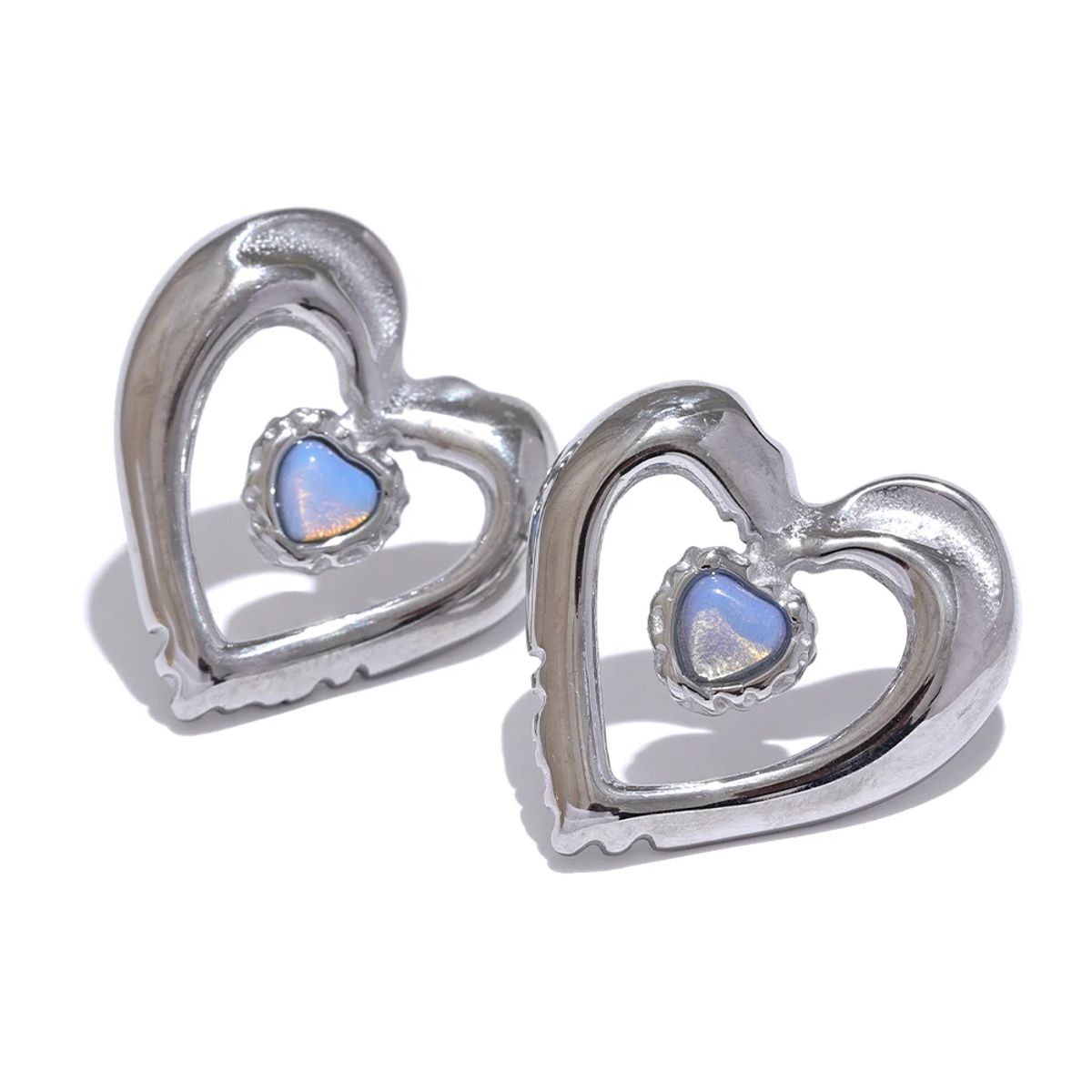 Exquisite Heart-Shaped Hollow Stud Earrings in Fashionable Stainless Steel