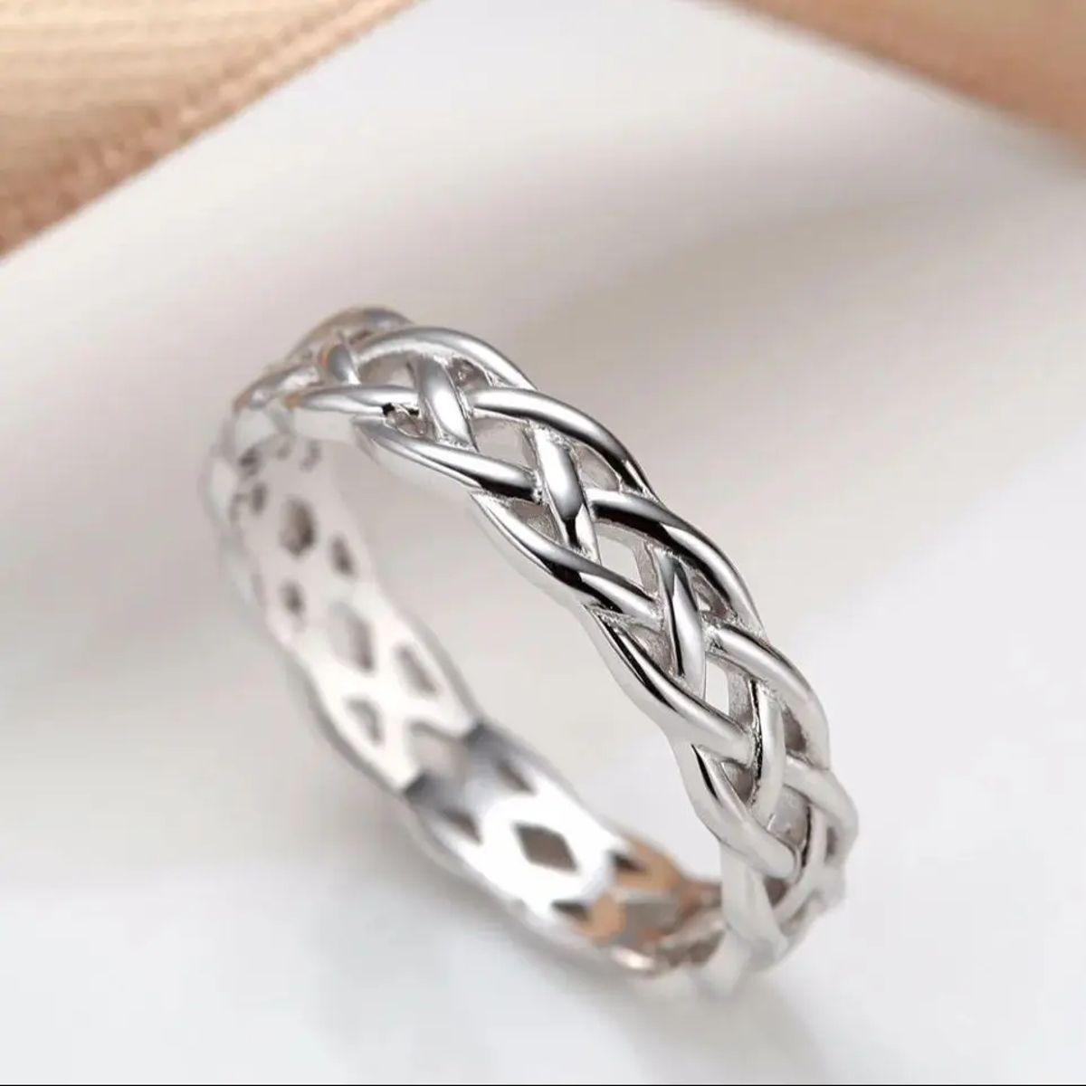 Elegant 925 Sterling Silver Celtic Knot Eternity Ring Elegant 925 Sterling Silver Celtic Knot Eternity Ring