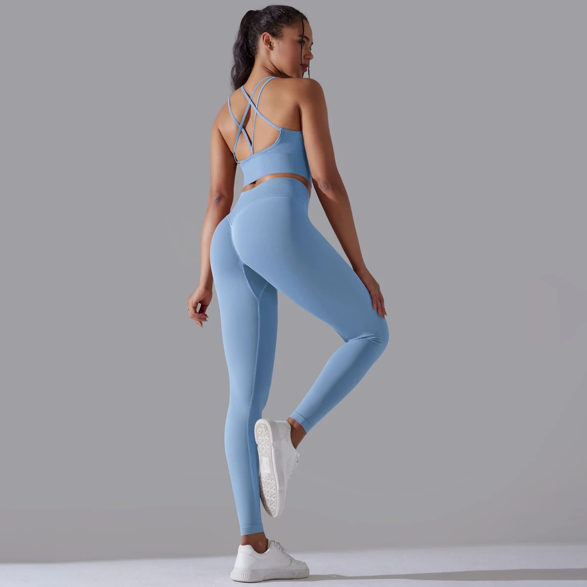 Comfortable and Breathable Women’s Seamless Yoga Set for Activewear