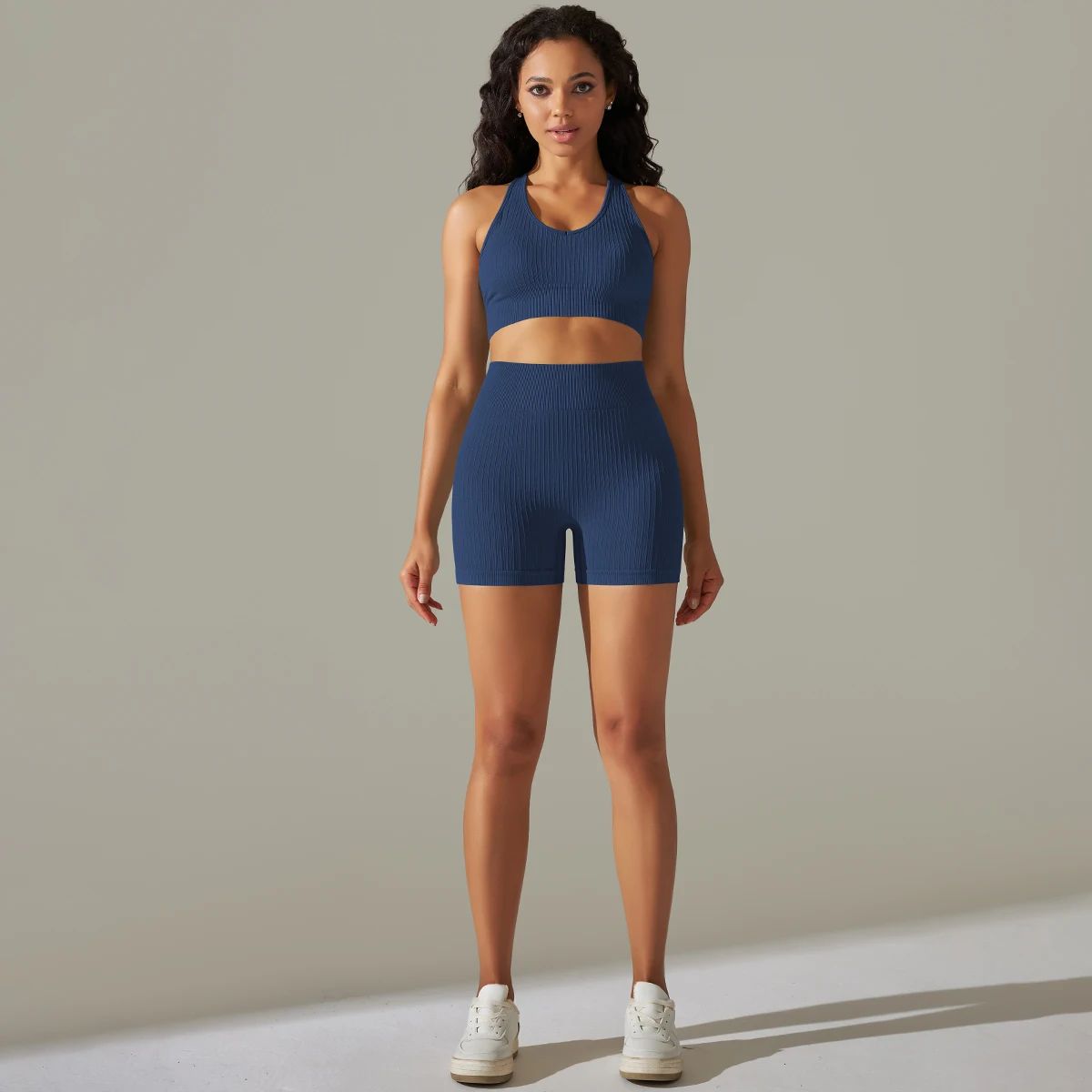 Comfortable Seamless Yoga Set for Women – Crop Top & Knit Shorts