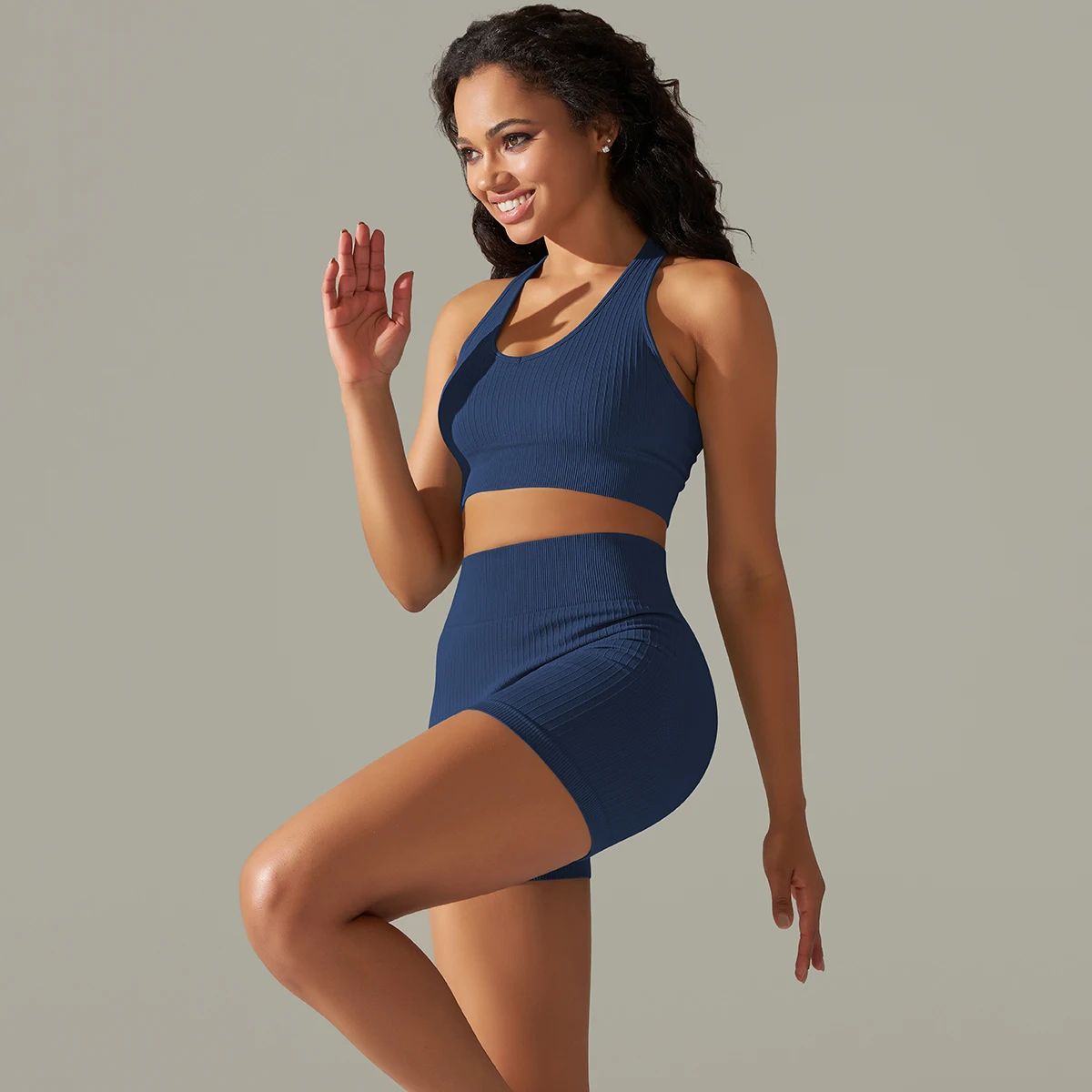 Comfortable Seamless Yoga Set for Women – Crop Top & Knit Shorts