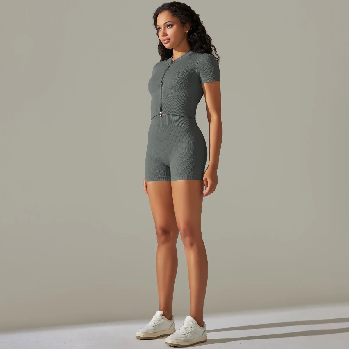 Seamless Women's Yoga Set with Zipper Top and Shorts