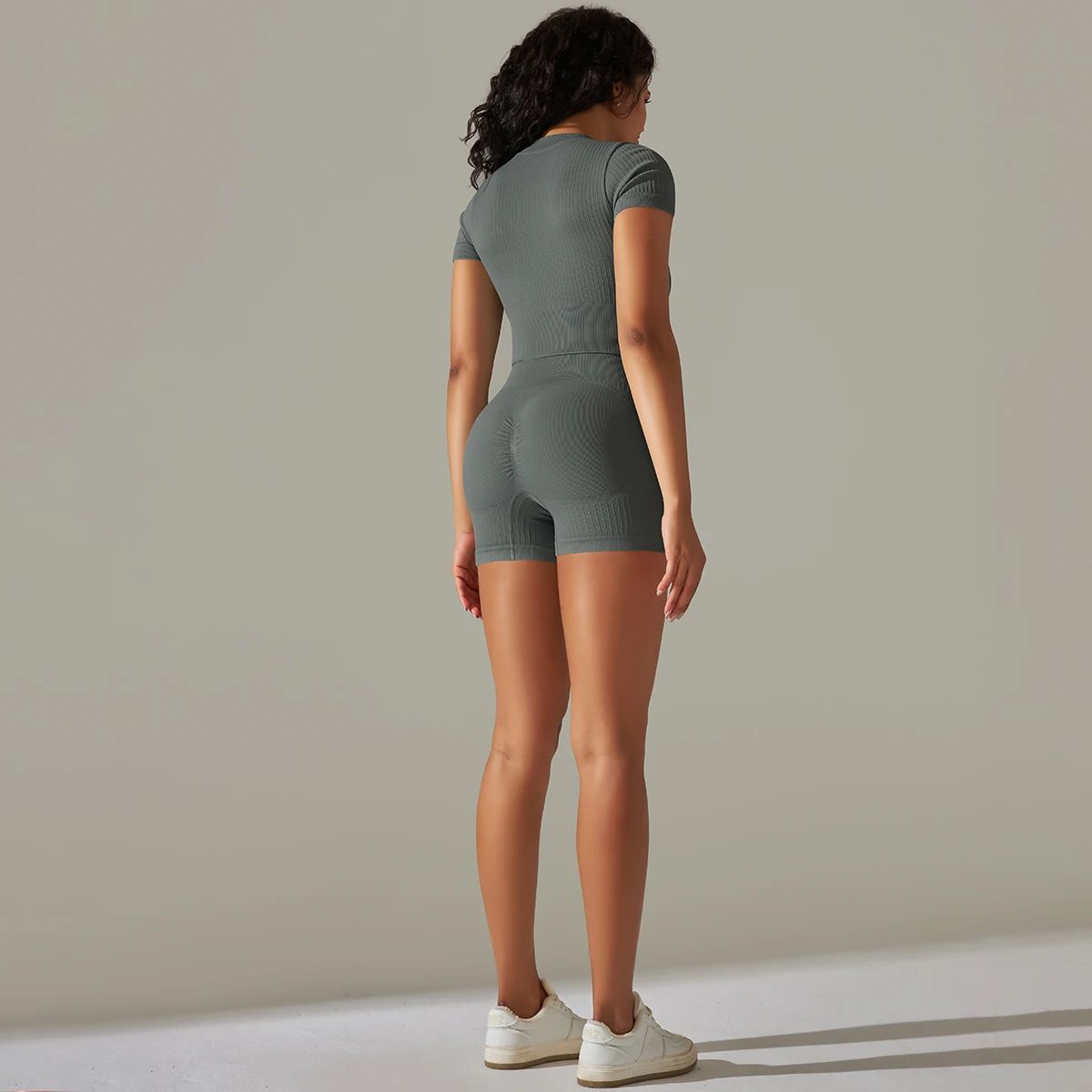 Seamless Women's Yoga Set with Zipper Top and Shorts