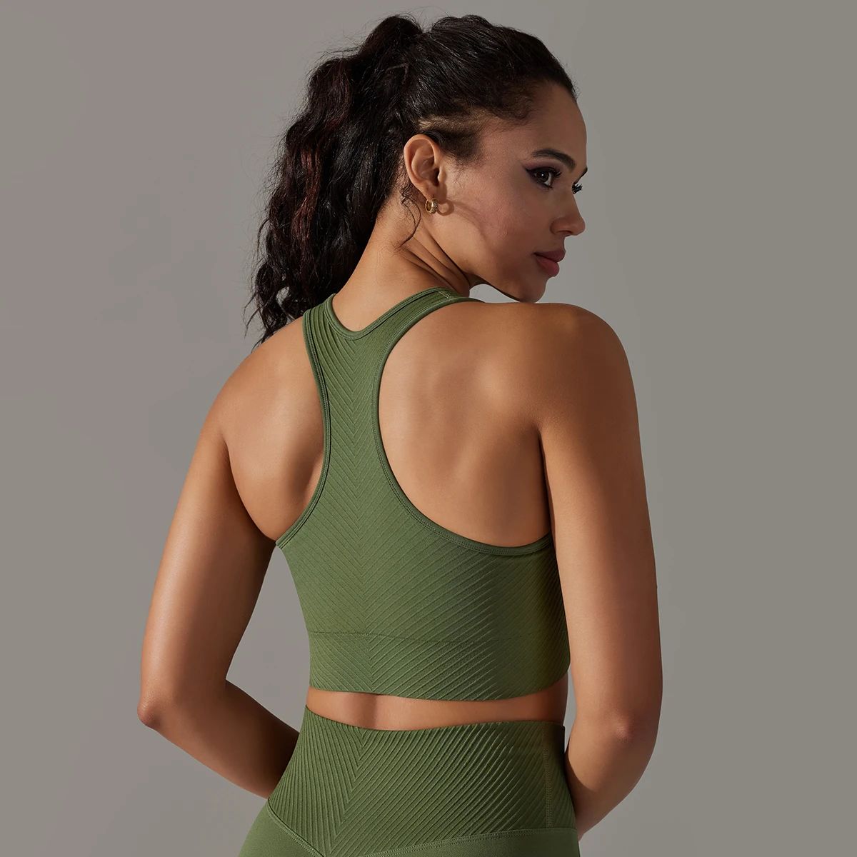 Comfortable Cross-Back Sports Bra for Active Fitness and Yoga