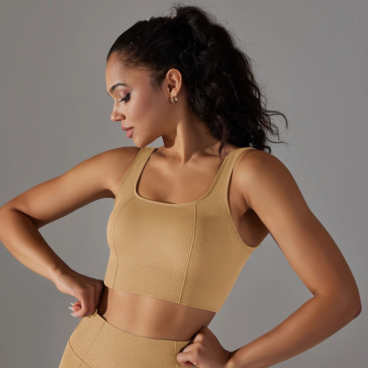 Seamless Sports Bra for Women – Breathable Fitness Workout Support