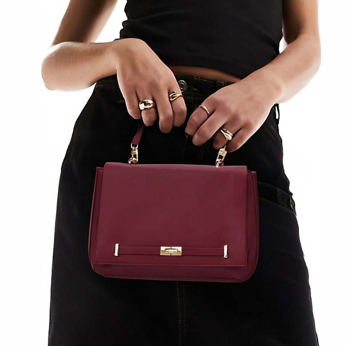 Minimalist Flap Chain Shoulder Bag with Letter Print Design