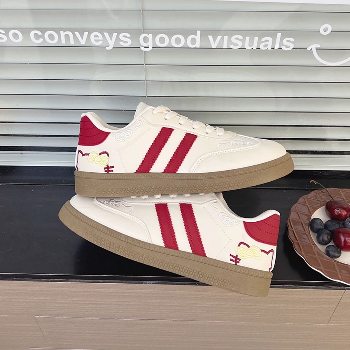 Cozok - Women's Low Top Sneakers 1