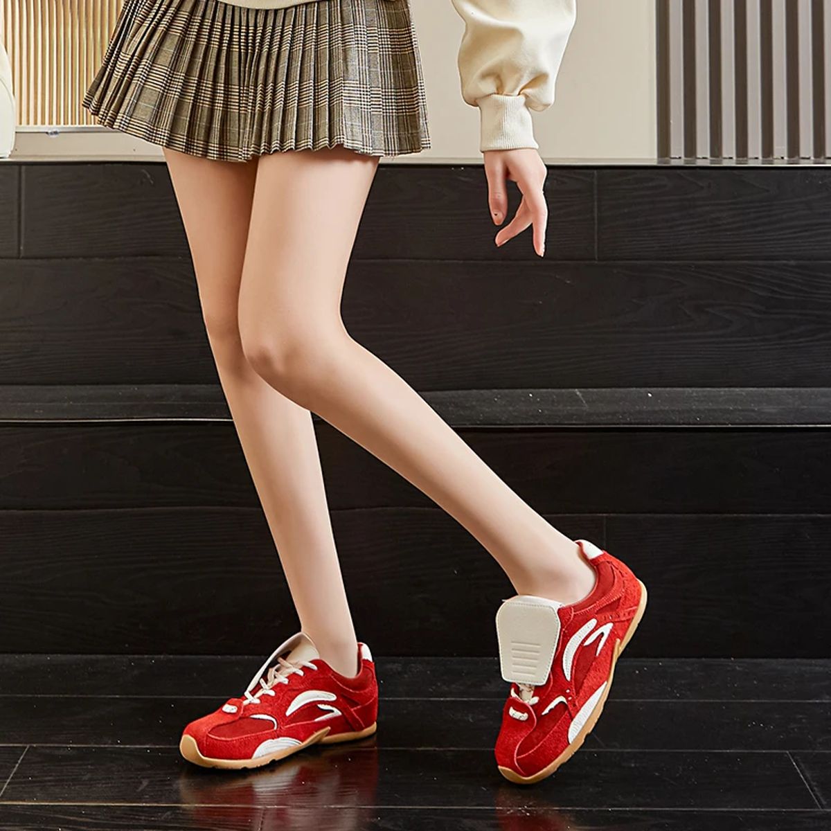 Comfortable Lace-Up Sports Shoes for Active Women Everyday Wear Aiyuqi - Women's Low Top Sneakers 1