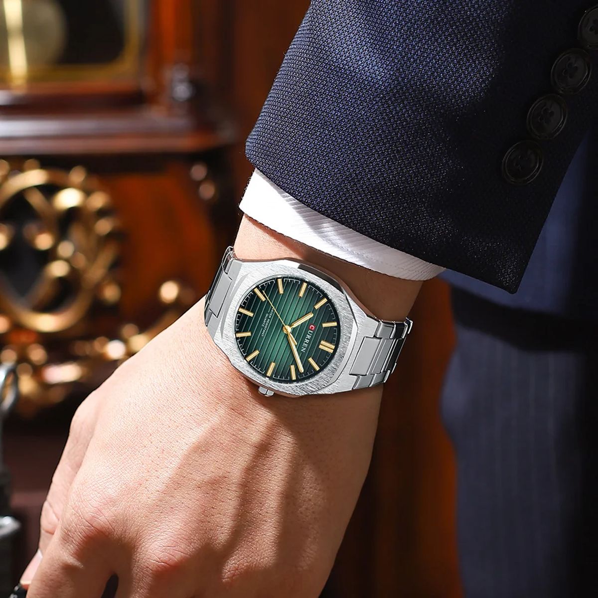 Elegant Minimalist Men's Quartz Watch with Stainless Steel Strap Elegant Minimalist Men's Quartz Watch with Stainless Steel Strap