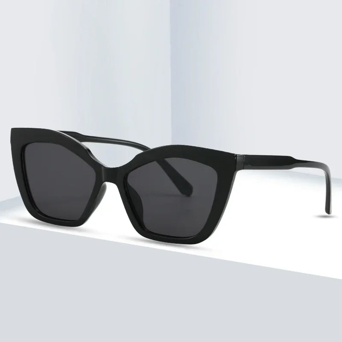 Elegant Cat Eye Rectangle Sunglasses for Women with UV400 Protection Ruisimo - Women's Cat Eye Sunglasses 1