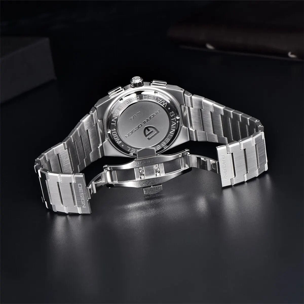 Luxury Chronograph Quartz Watch with Sapphire Glass and Style Luxury Chronograph Quartz Watch with Sapphire Glass and Style