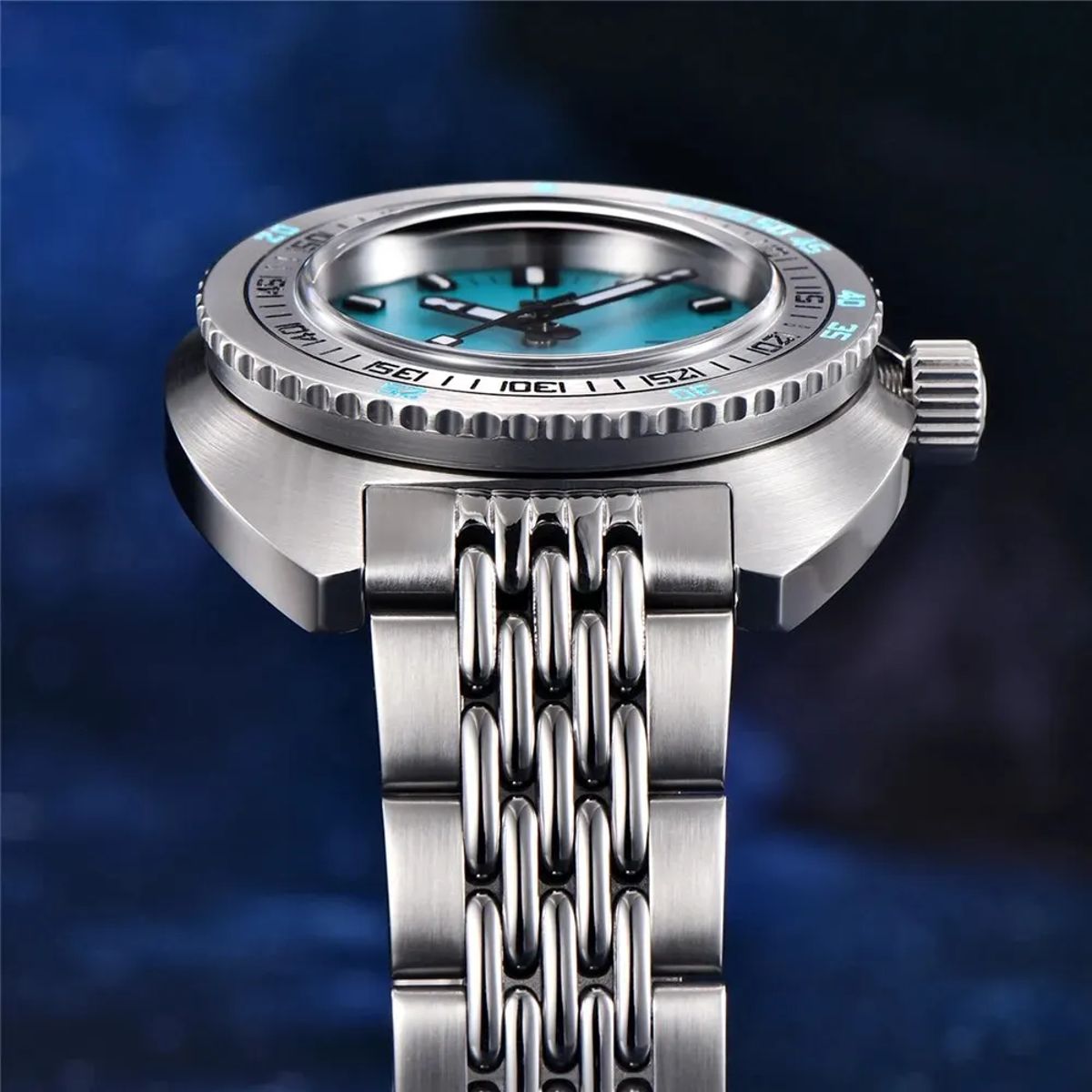 Luxury Automatic Diver Watch with Sapphire Glass and Calendar