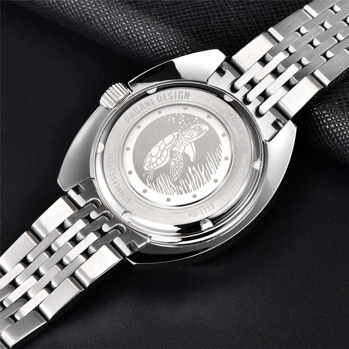 Luxury Automatic Diver Watch with Sapphire Glass and Calendar