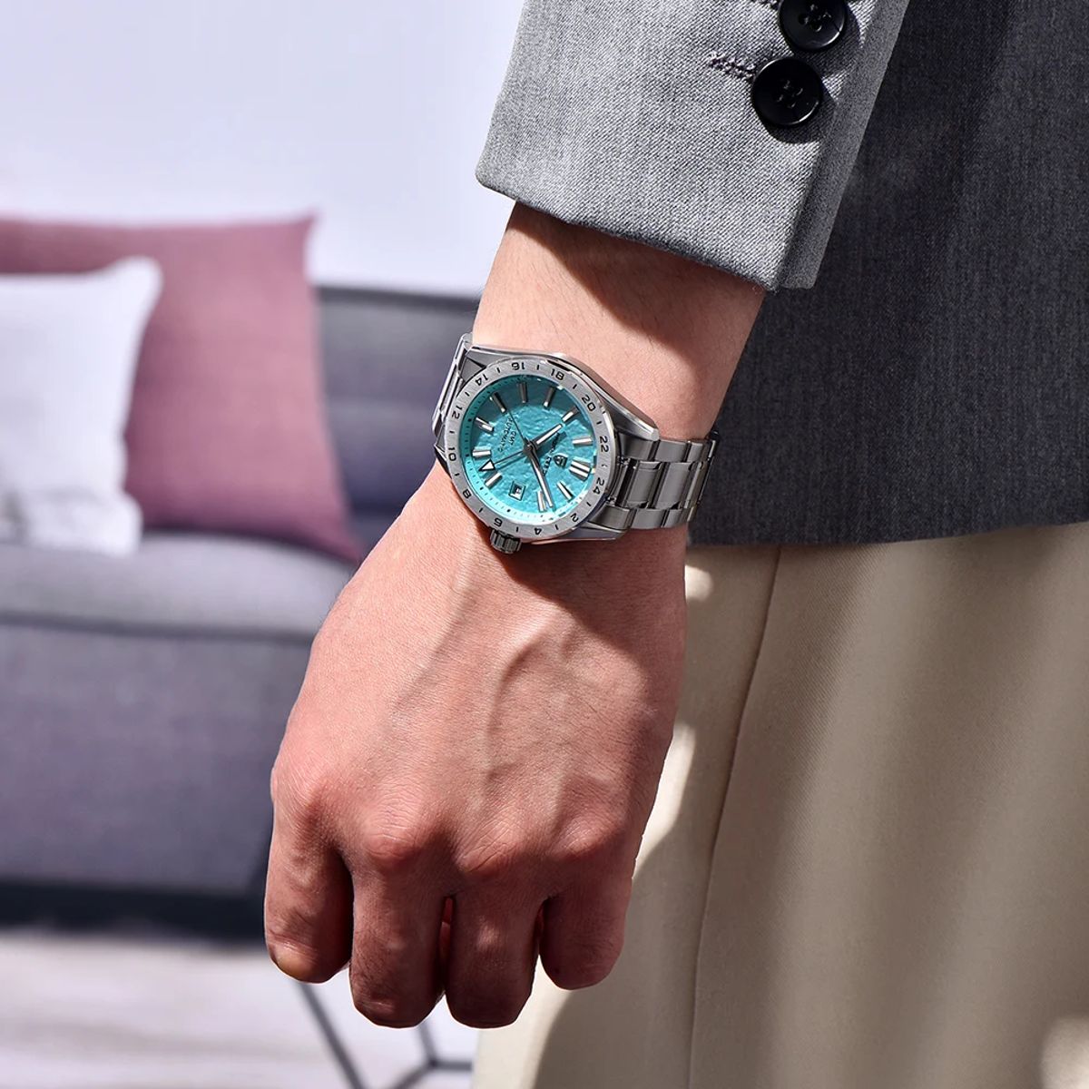 Luxury Automatic Mechanical Watch with Sapphire Glass and Calendar