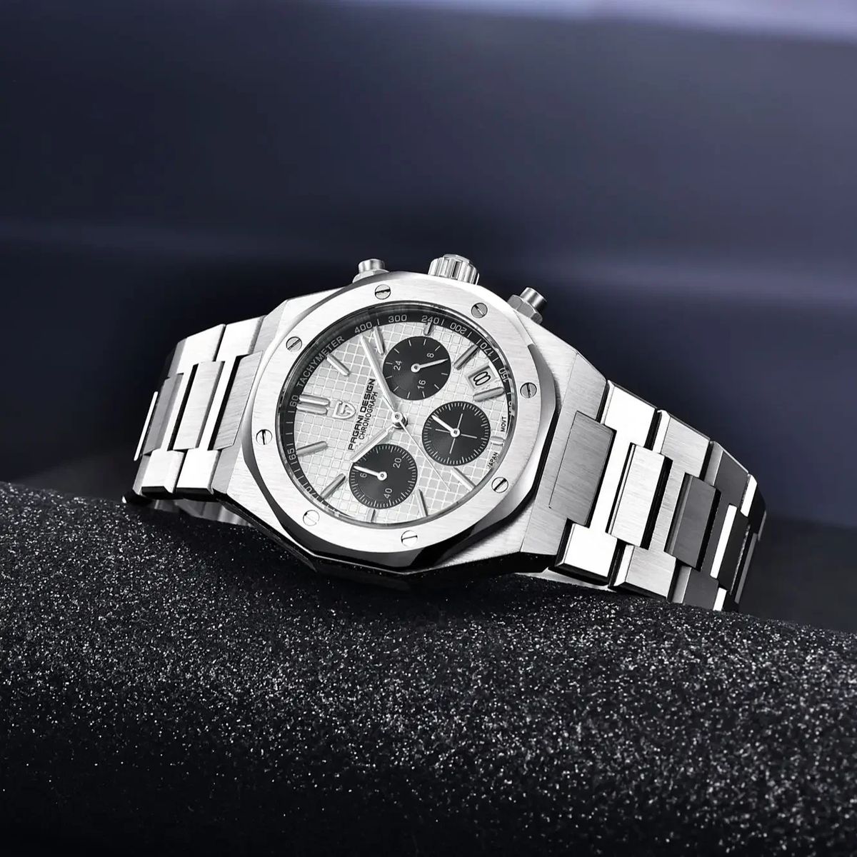 Bold Chronograph Quartz Watch with Sapphire Glass and Calendar