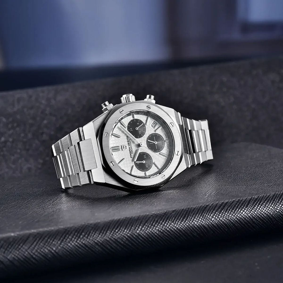 Bold Chronograph Quartz Watch with Sapphire Glass and Calendar